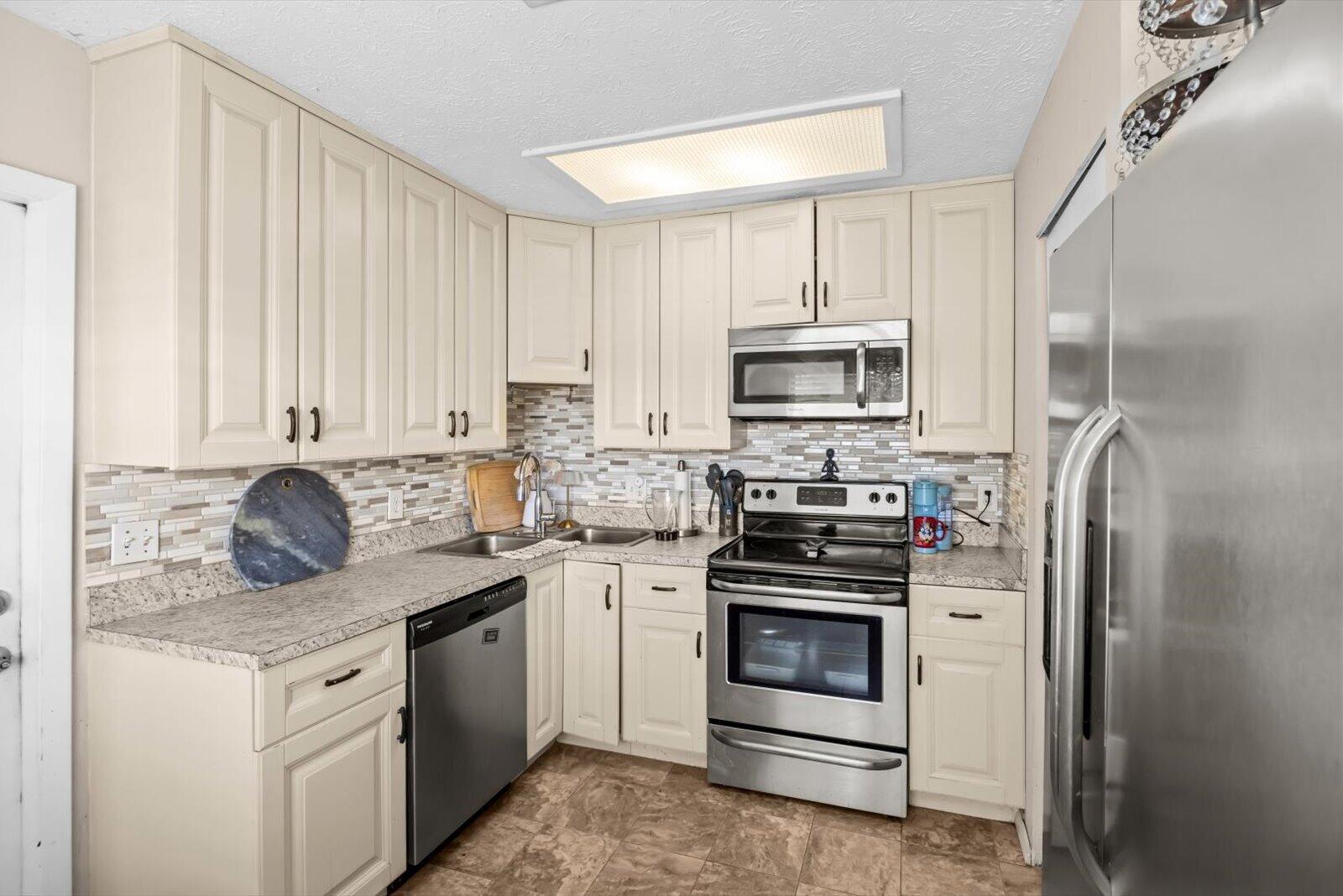 PORT ST LUCIE SECTION 8 - Residential