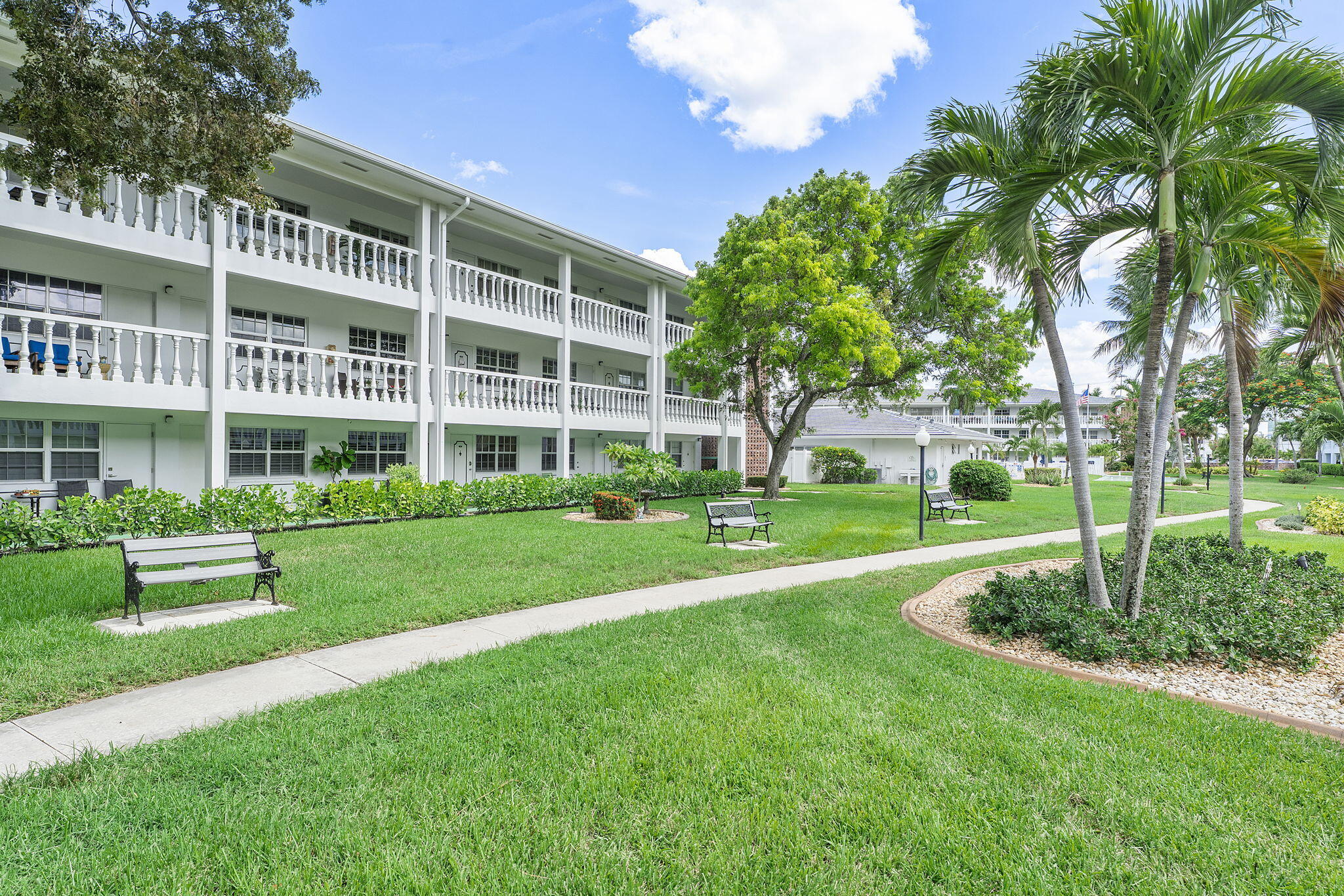 5208 NE 24TH Terrace F124