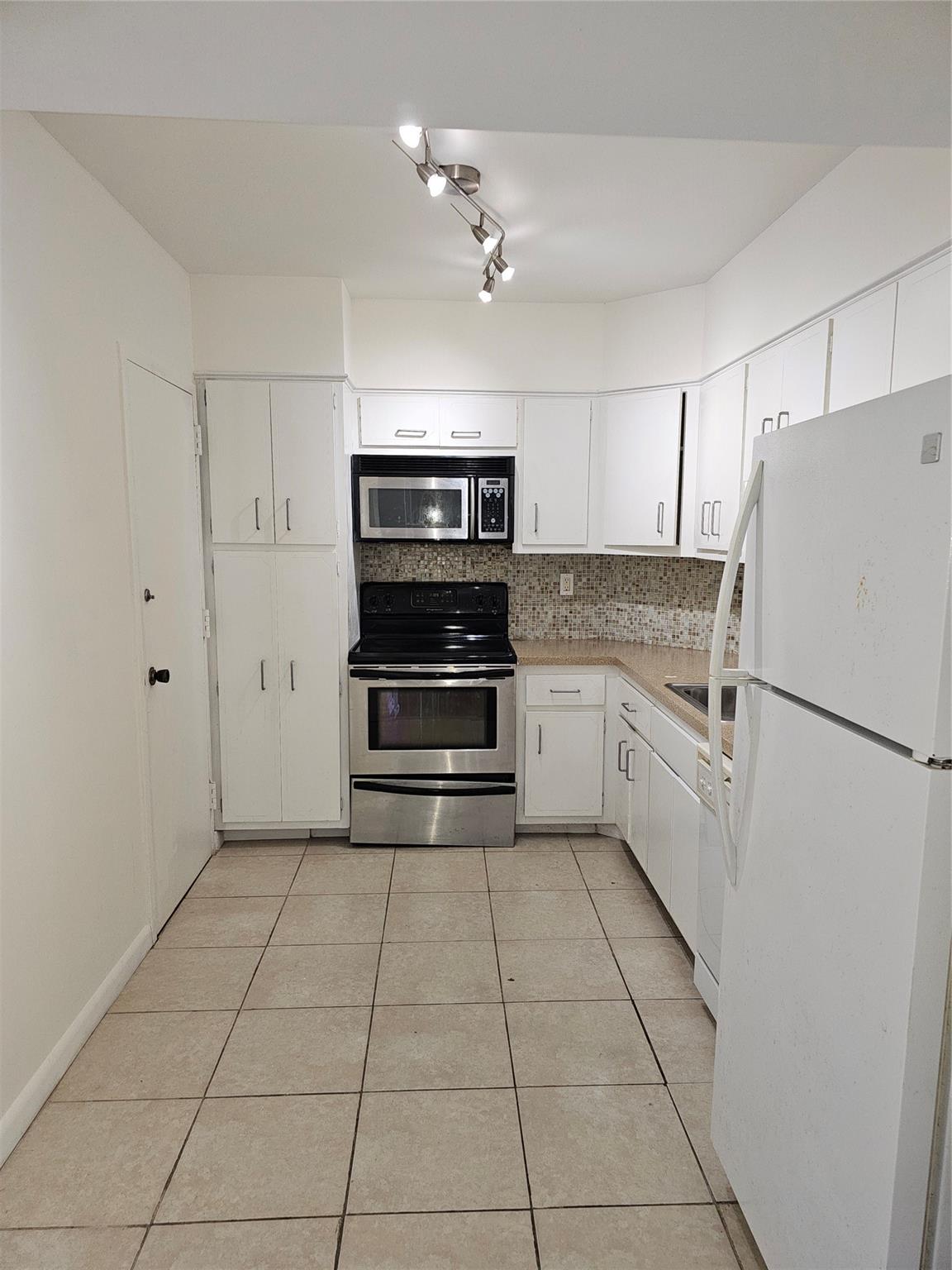 Arlen House West - Residential Lease