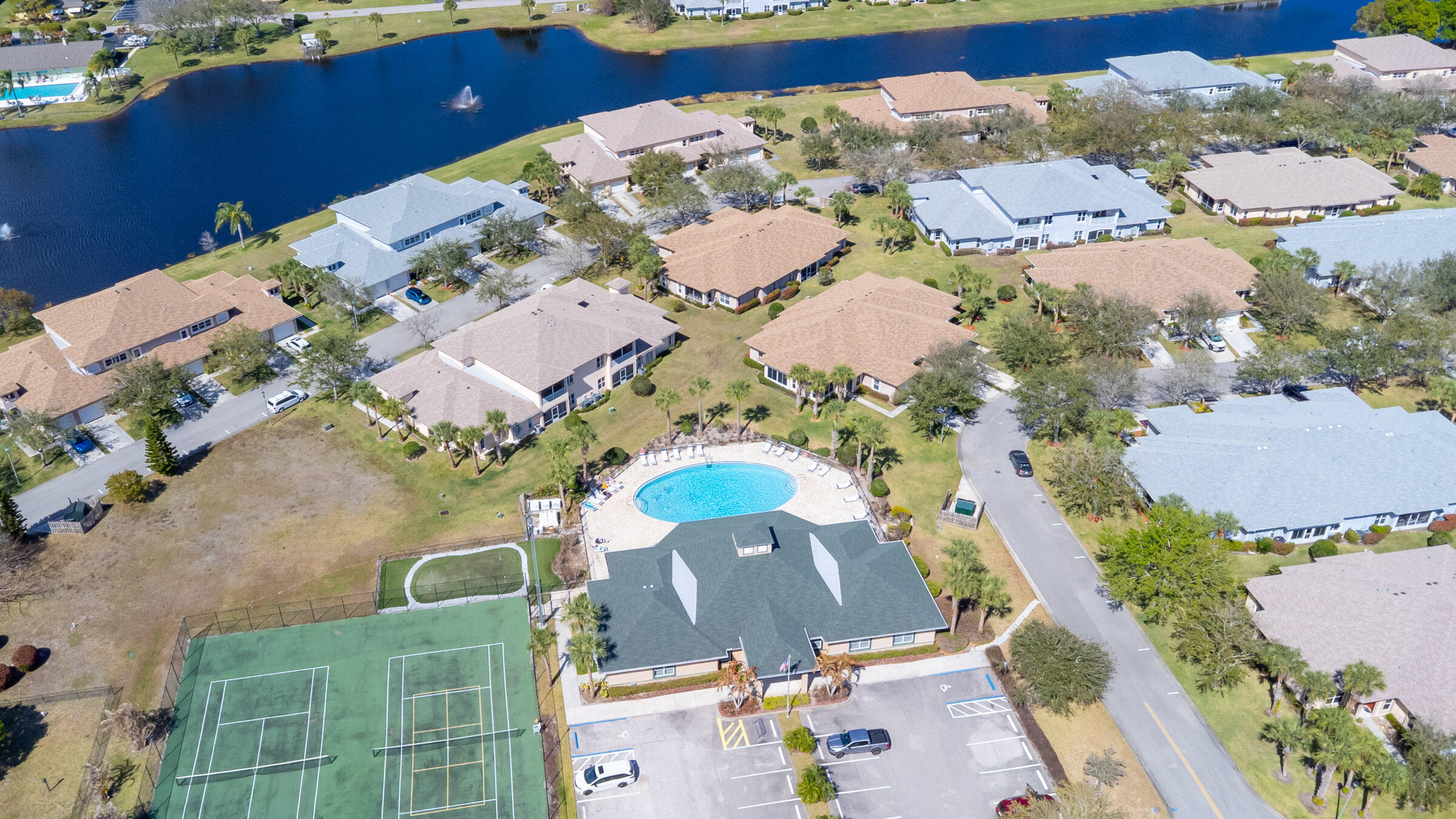 THE LAKES AT THE SAVANNAHS CONDOMINIUM - Residential Lease