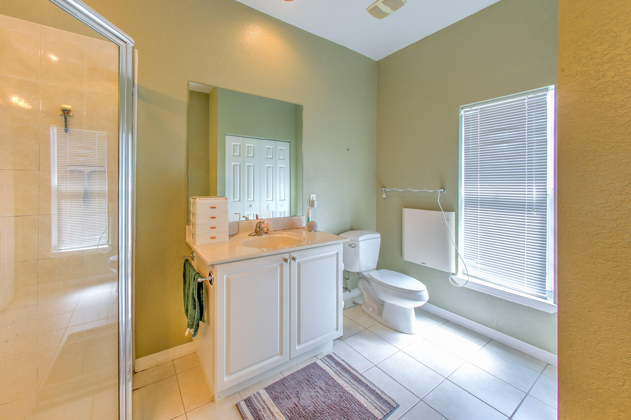 THE LAKES AT THE SAVANNAHS CONDOMINIUM - Residential Lease