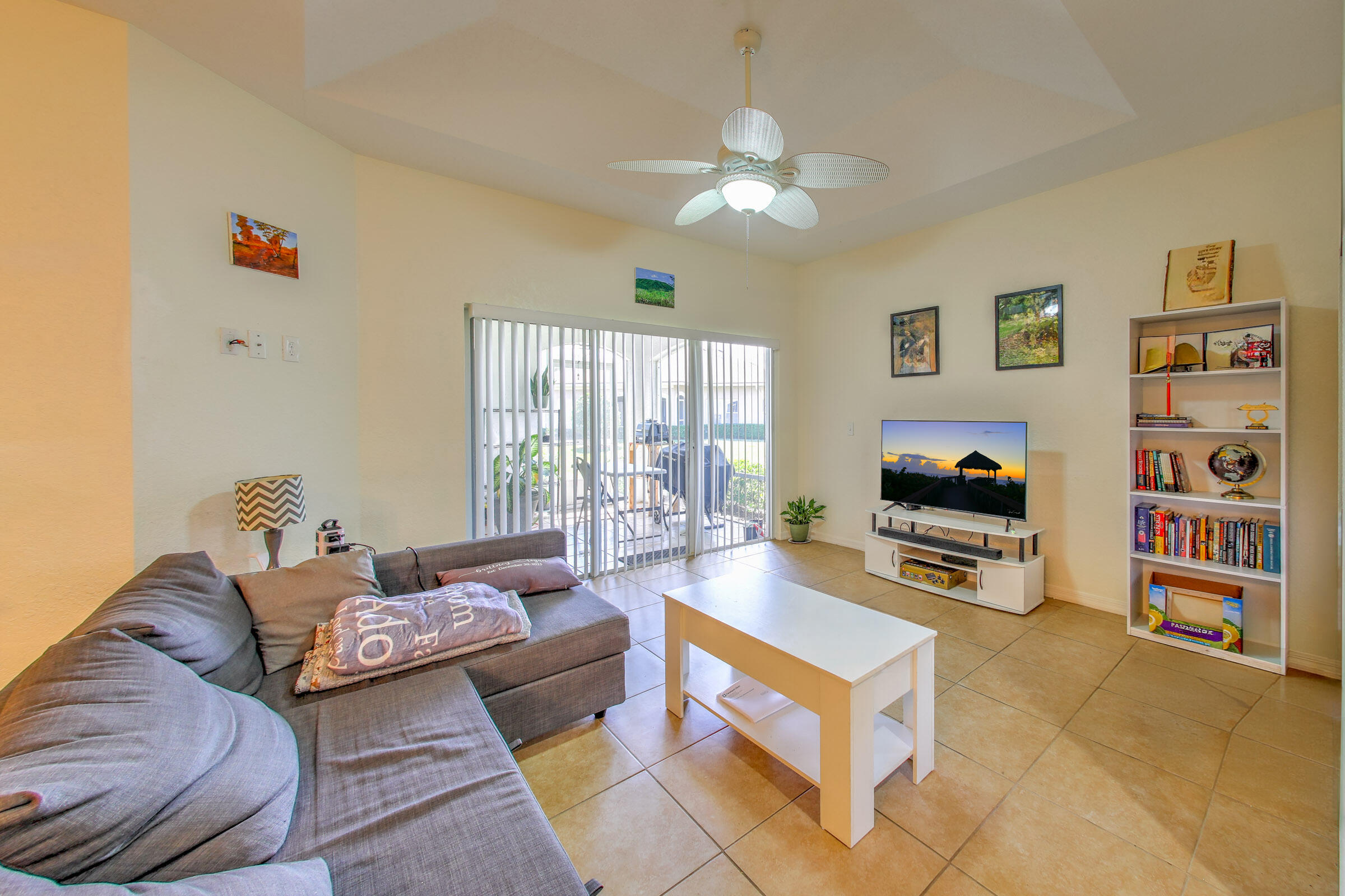 THE LAKES AT THE SAVANNAHS CONDOMINIUM - Residential Lease