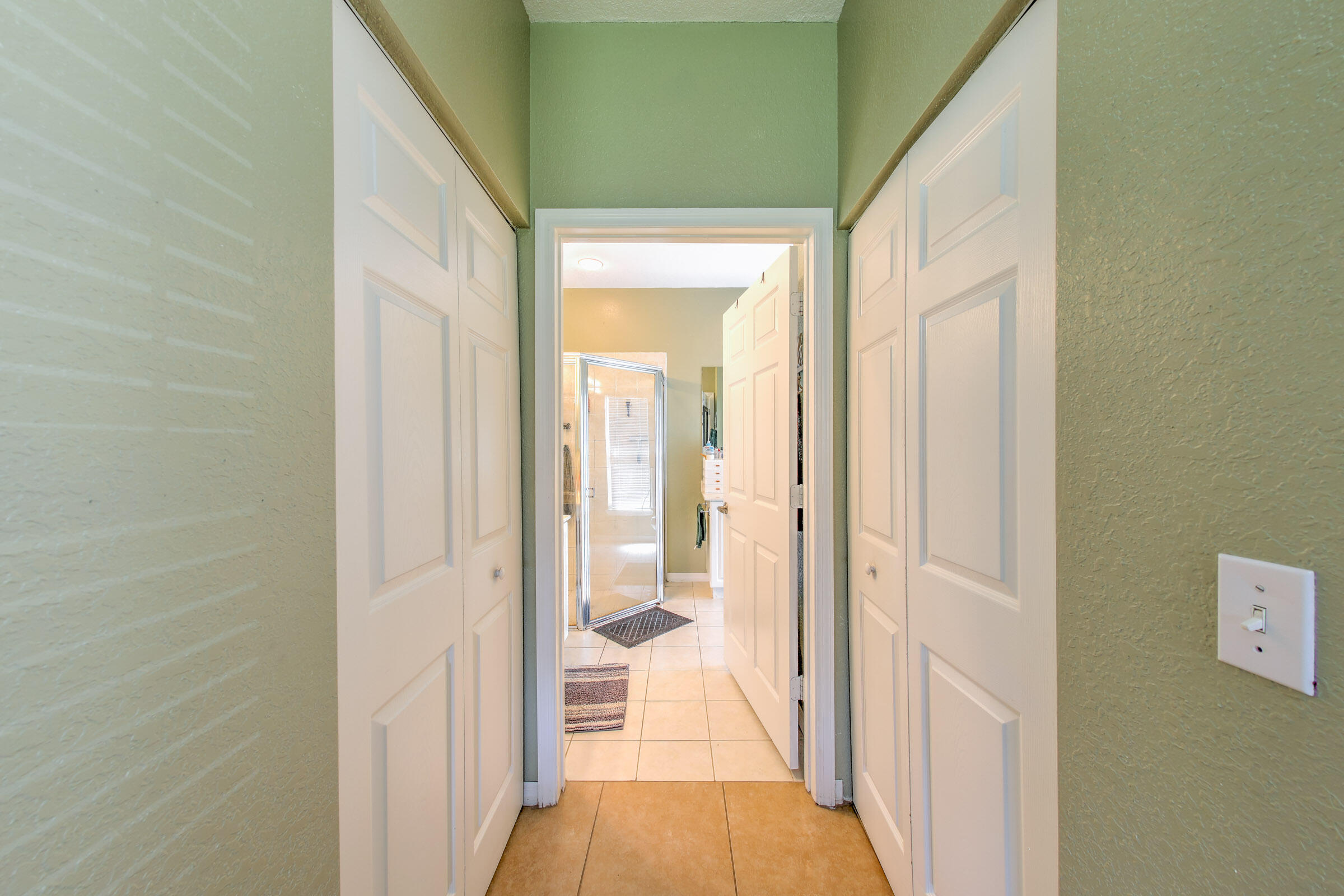 THE LAKES AT THE SAVANNAHS CONDOMINIUM - Residential Lease