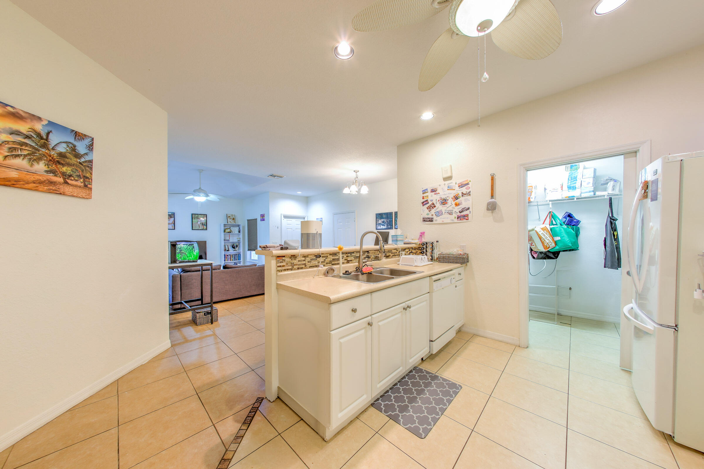 THE LAKES AT THE SAVANNAHS CONDOMINIUM - Residential Lease