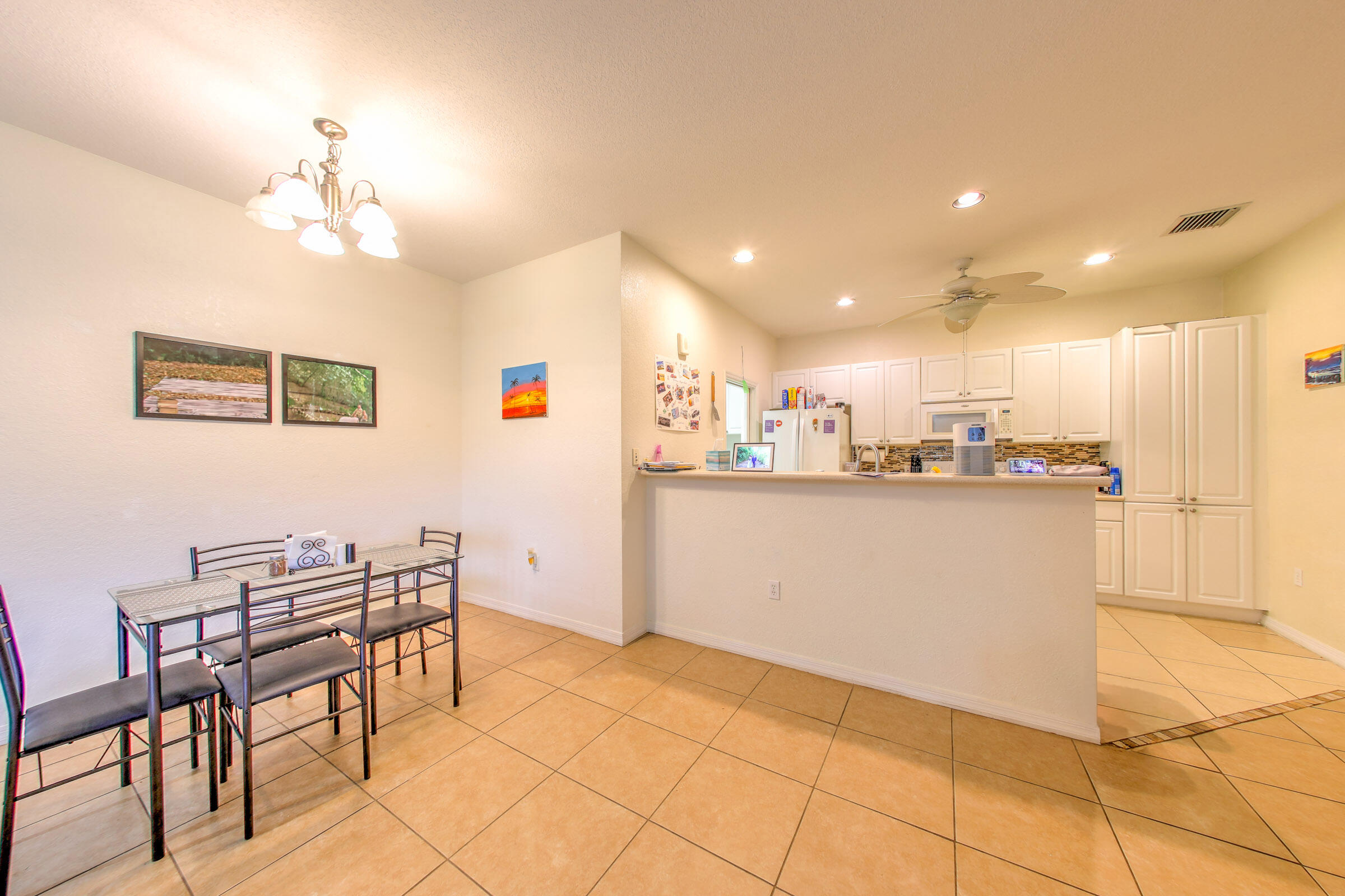 THE LAKES AT THE SAVANNAHS CONDOMINIUM - Residential Lease