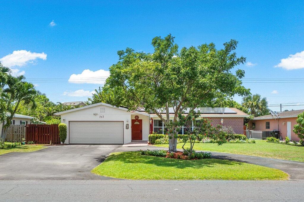 Photo of 717 Lindell Boulevard, Delray Beach, FL 33444 (MLS # R11006458)