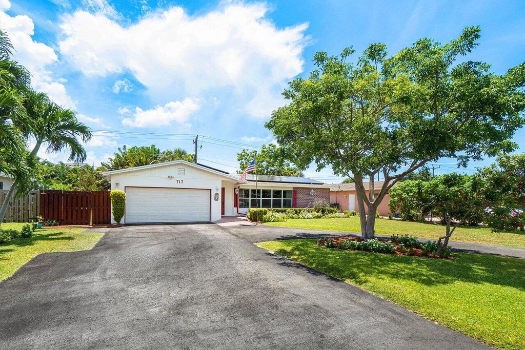 Photo of 717 Lindell Boulevard, Delray Beach, FL 33444 (MLS # R11006458)