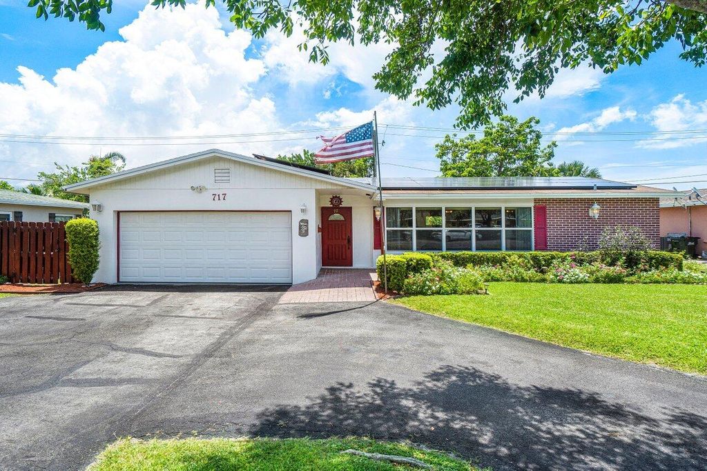 Photo of 717 Lindell Boulevard, Delray Beach, FL 33444 (MLS # R11006458)