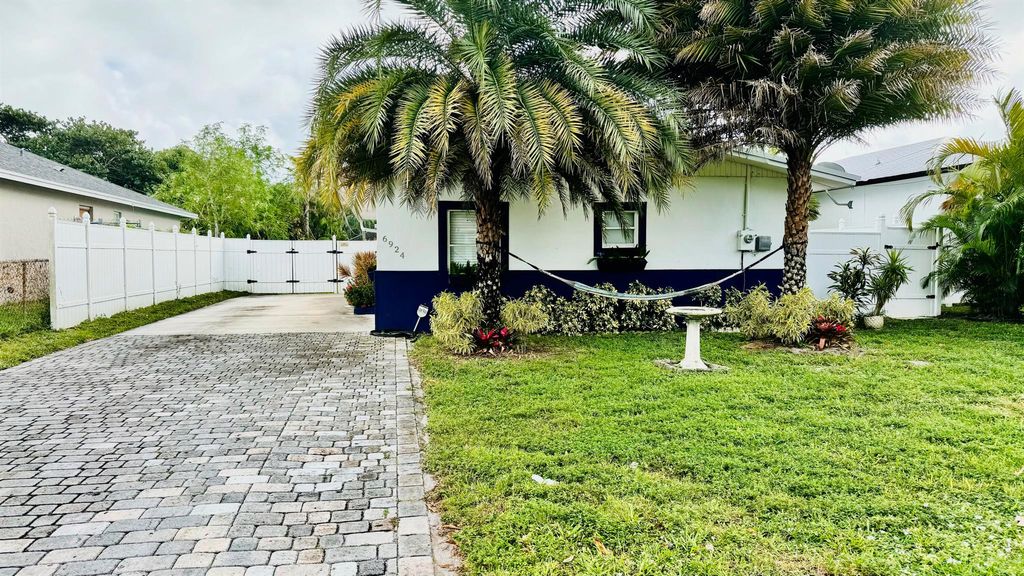 Photo of 6924 2nd St, Jupiter, FL 33458 (MLS # R11034917)