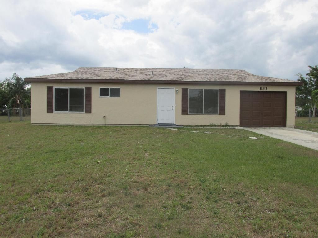 Photo of 837 SW Belmont Circle, Port Saint Lucie, FL 34953 (MLS # R10941738)