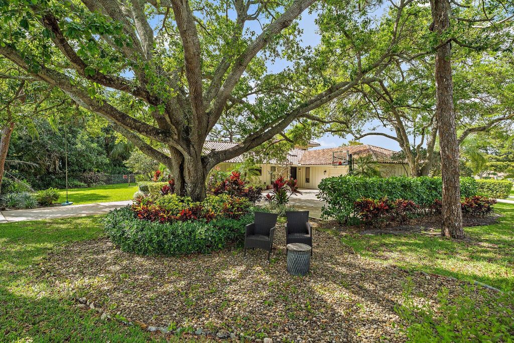 Photo of 6153 Woodlake Road, Jupiter, FL 33458 (MLS # R10788341)