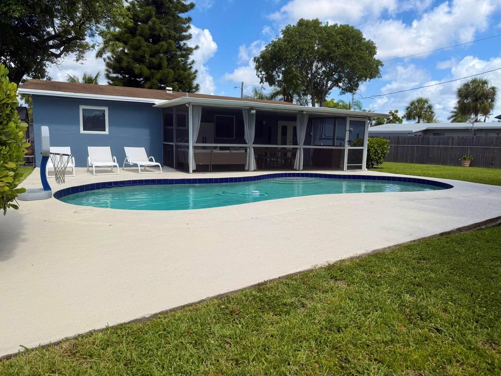 Photo of 1516 NW 58th Terrace, Margate, FL 33063 (MLS # B26035349)