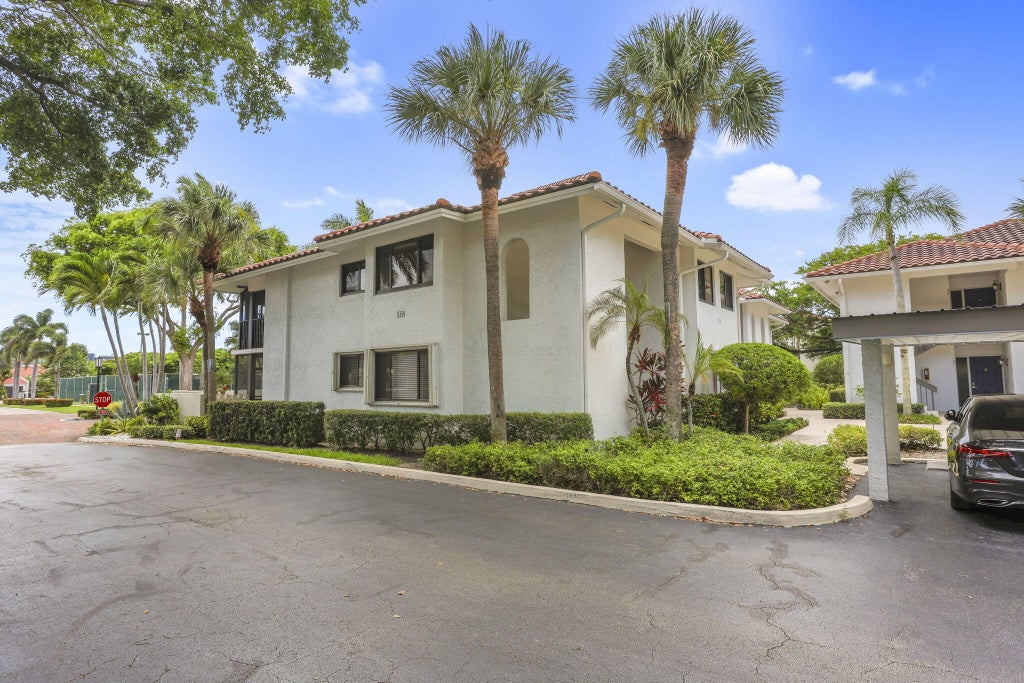 Photo of 100 Pelican Pointe Drive #102, Delray Beach, FL 33483 (MLS # R11126951)