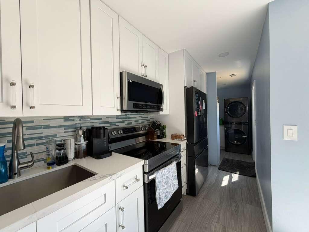 PALM BEACH VILLAS II - Residential Lease