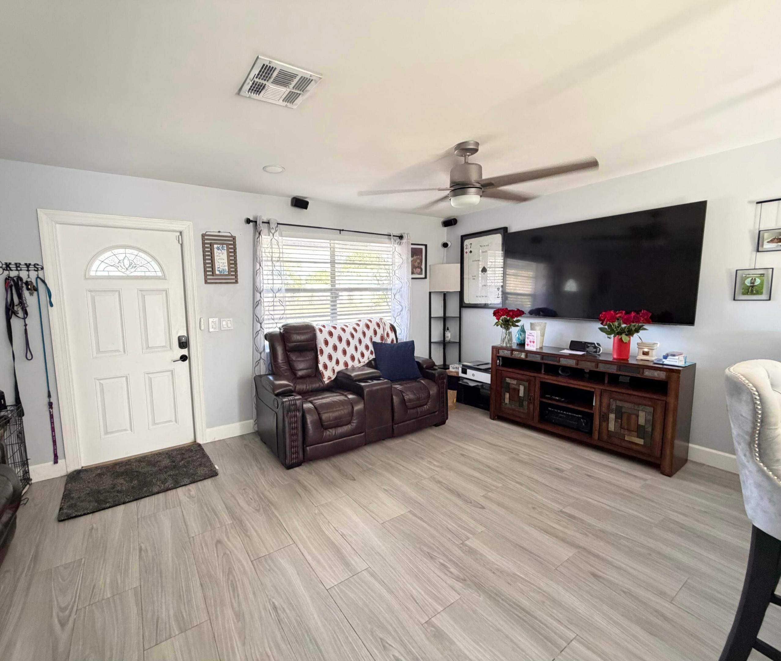 PALM BEACH VILLAS II - Residential Lease