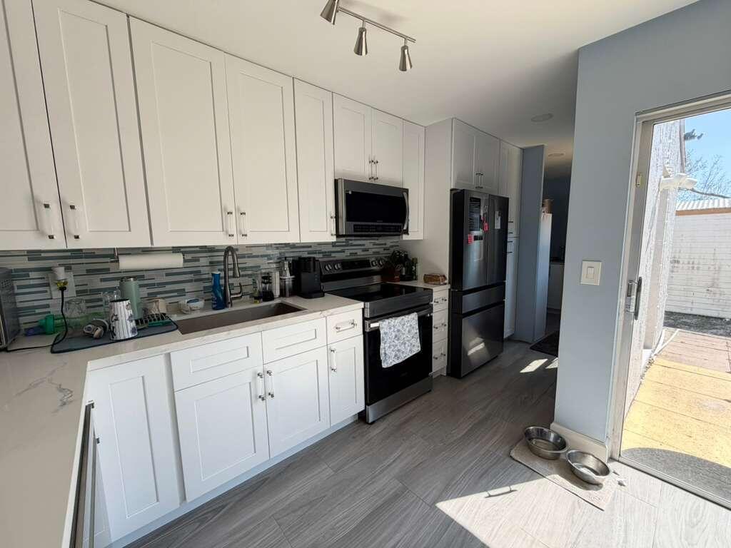 PALM BEACH VILLAS II - Residential Lease