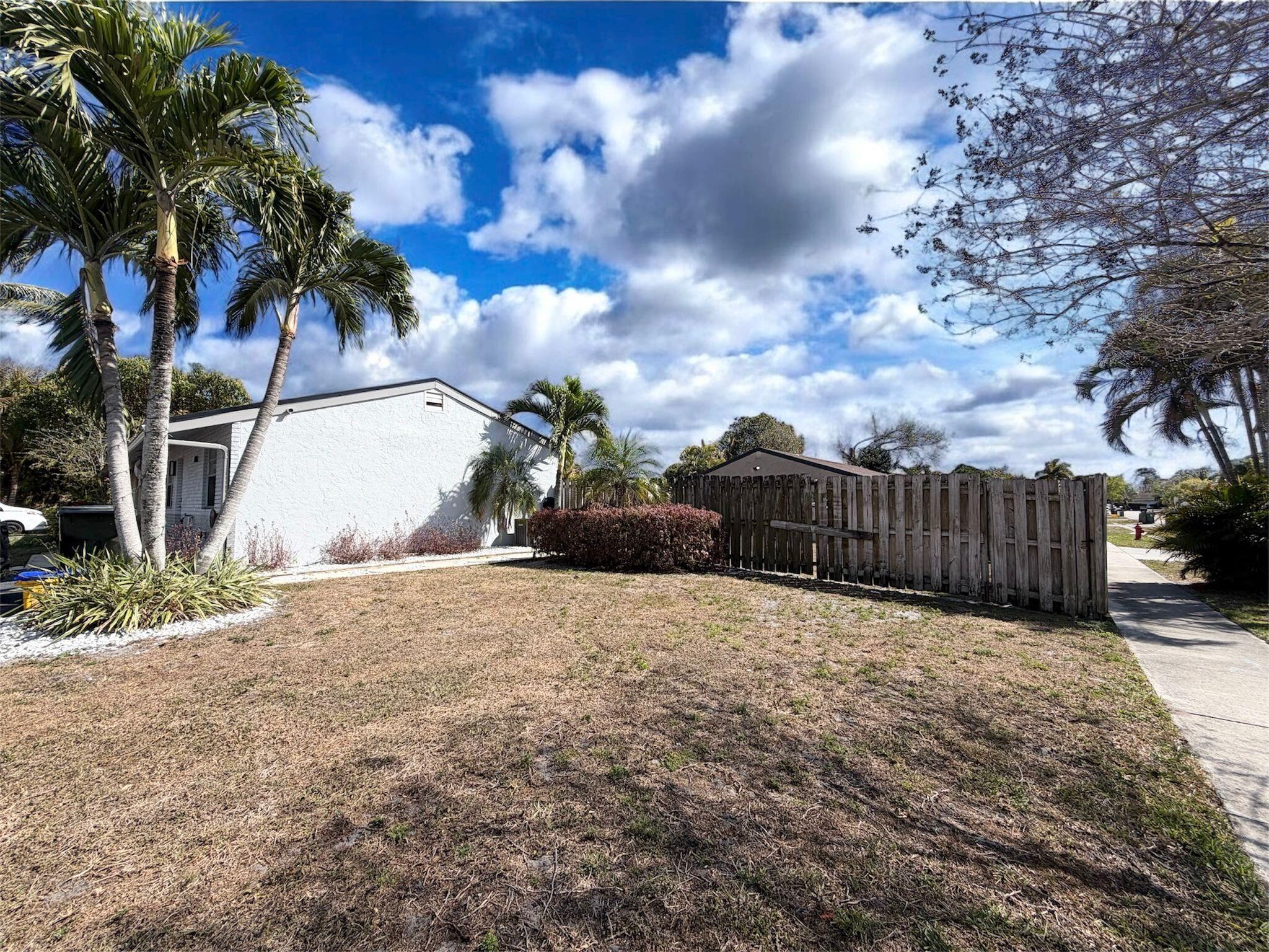 PALM BEACH VILLAS II - Residential Lease