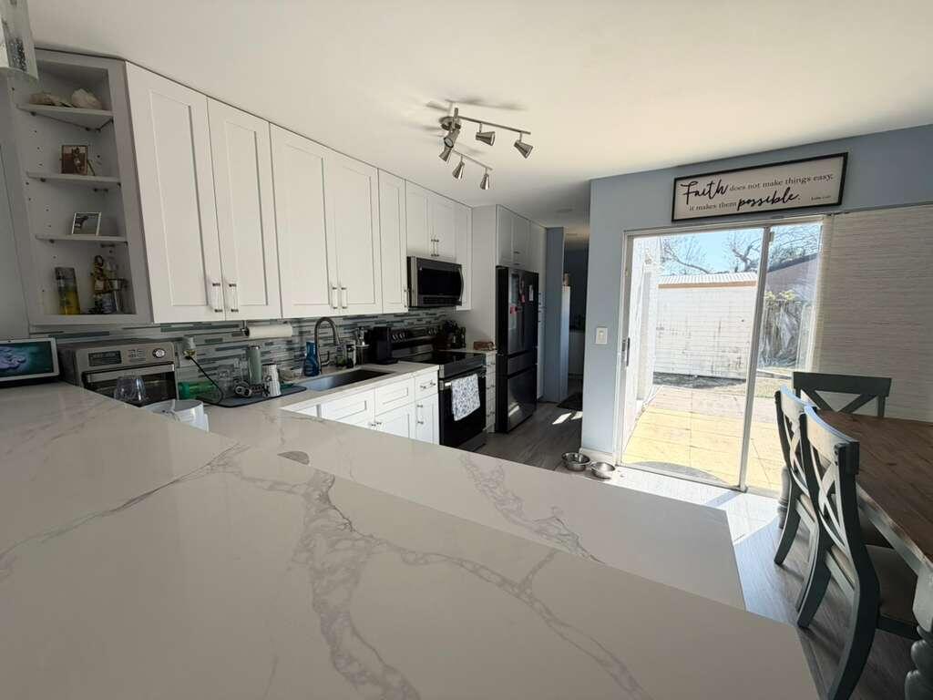 PALM BEACH VILLAS II - Residential Lease