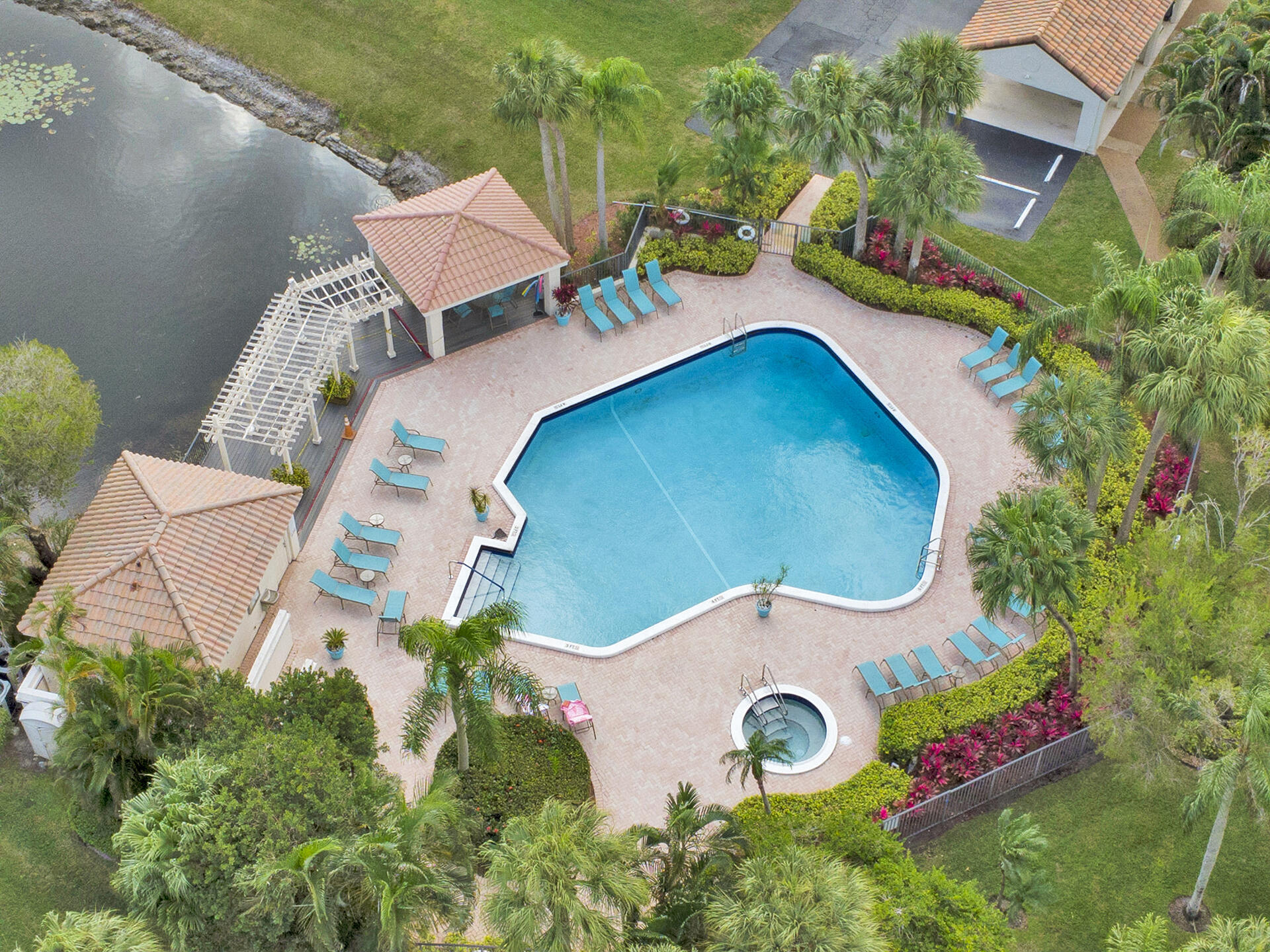 EL VIENTO AT BOCA POINTE CONDO NOS I AND II DECLS - Residential Lease