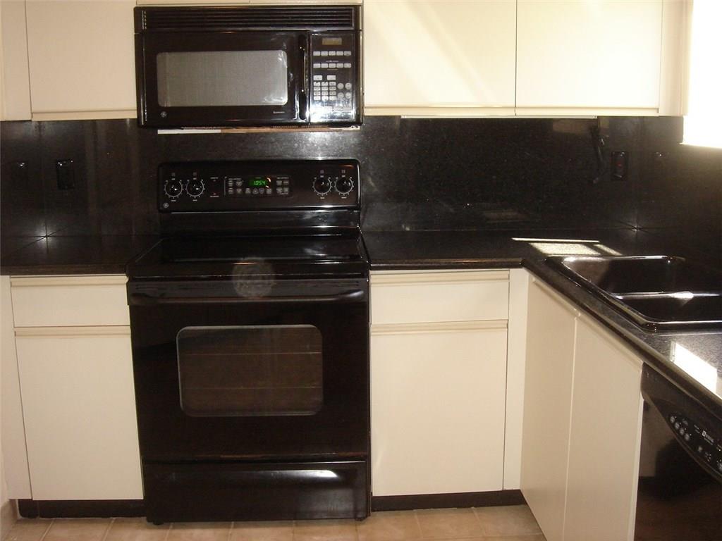 Victoria Park Place 122-3 - Residential Lease