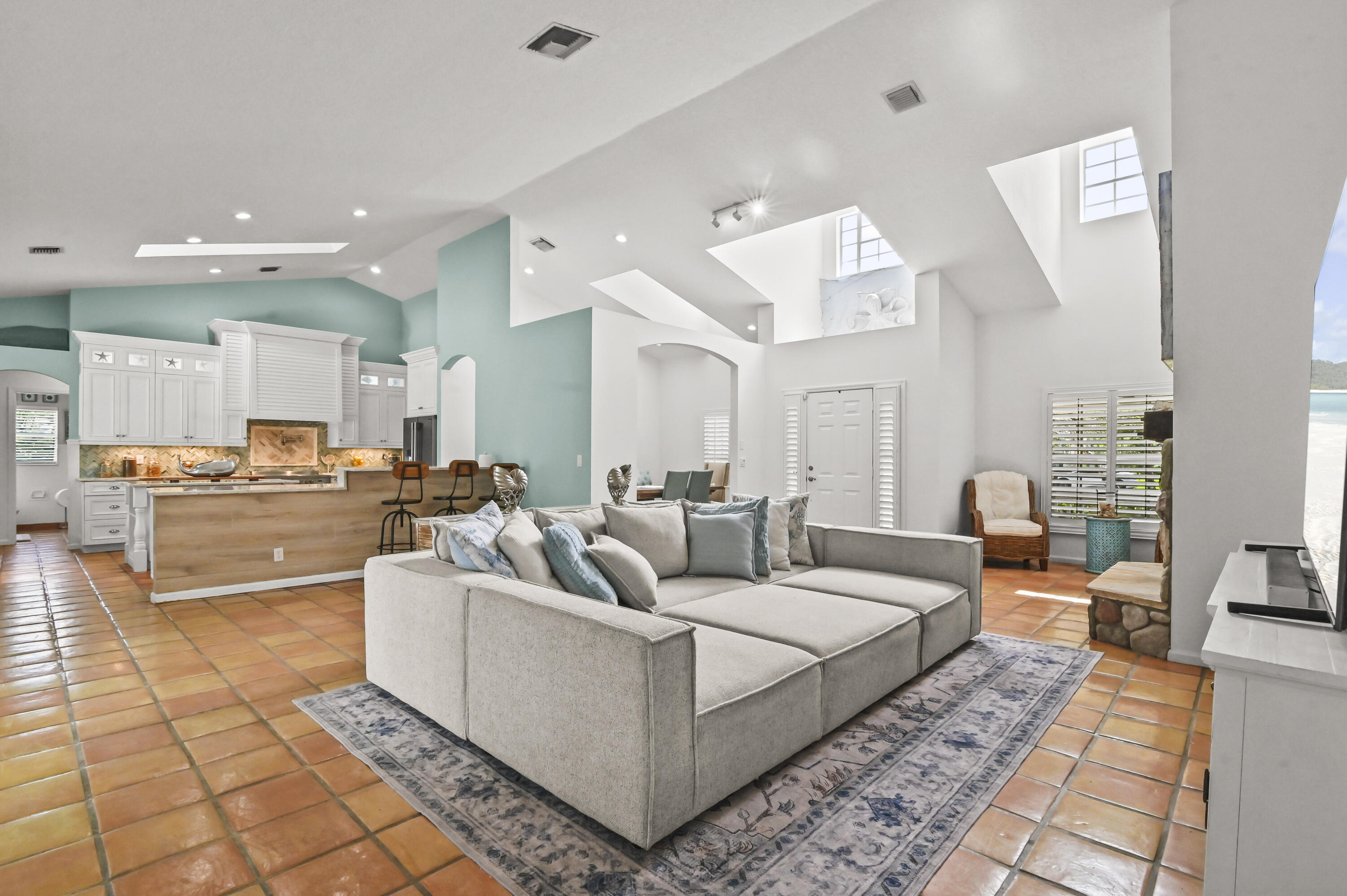 5637 Lago Del Sol Drive