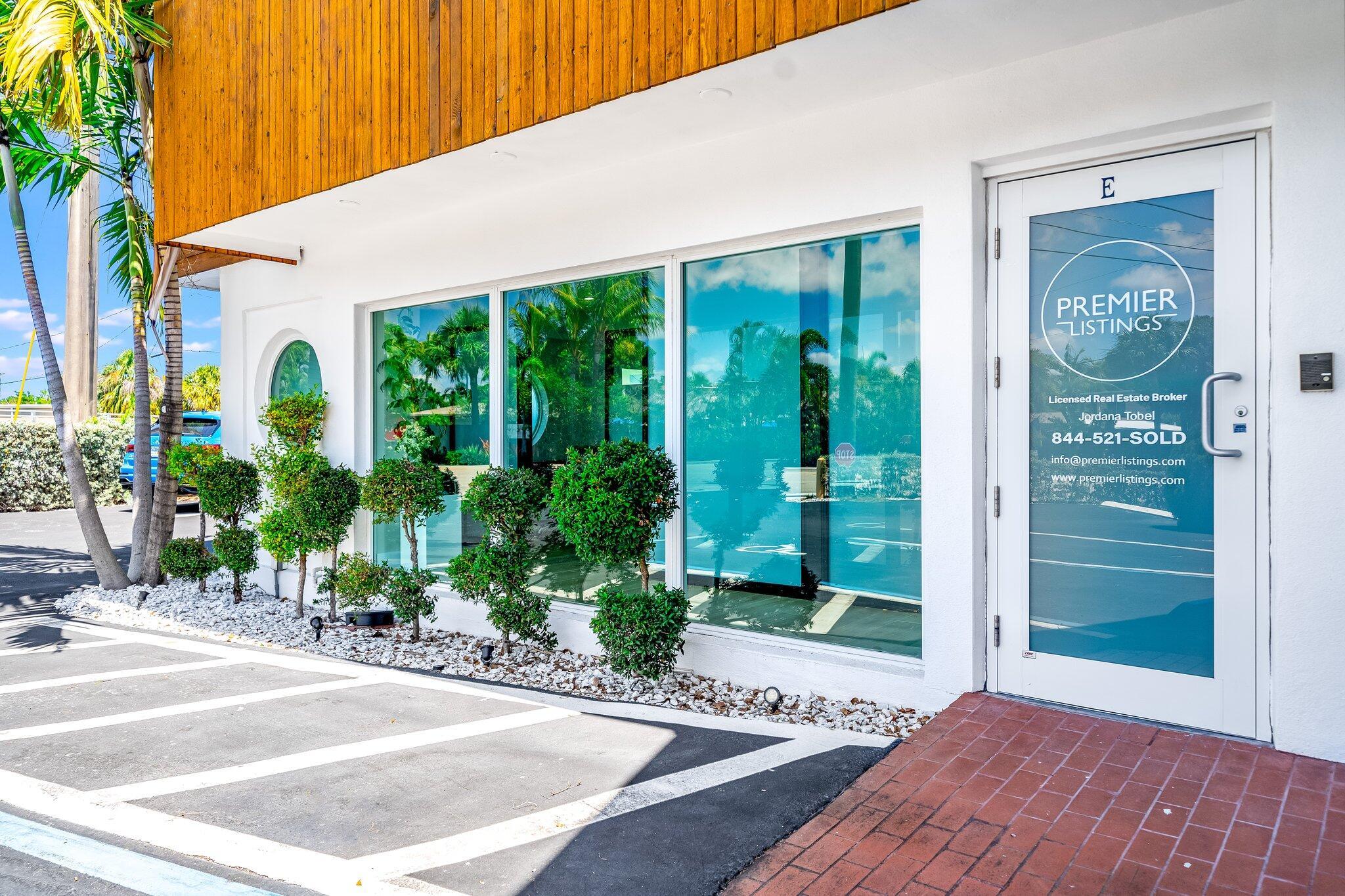 CORAL POINT - Commercial Sale