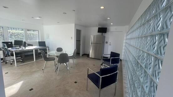 CORAL POINT - Commercial Sale