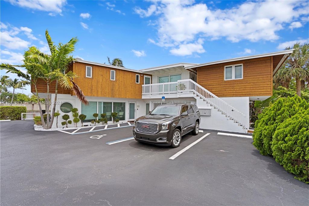 Photo of 2200 NE 26th Street, Wilton Manors, FL 33305 (MLS # R11145395)