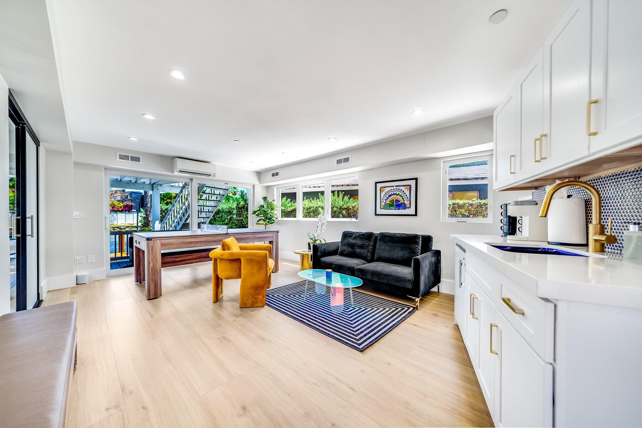 CORAL POINT - Commercial Sale