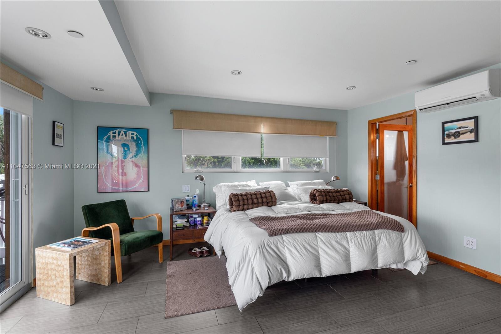 CORAL POINT - Commercial Sale