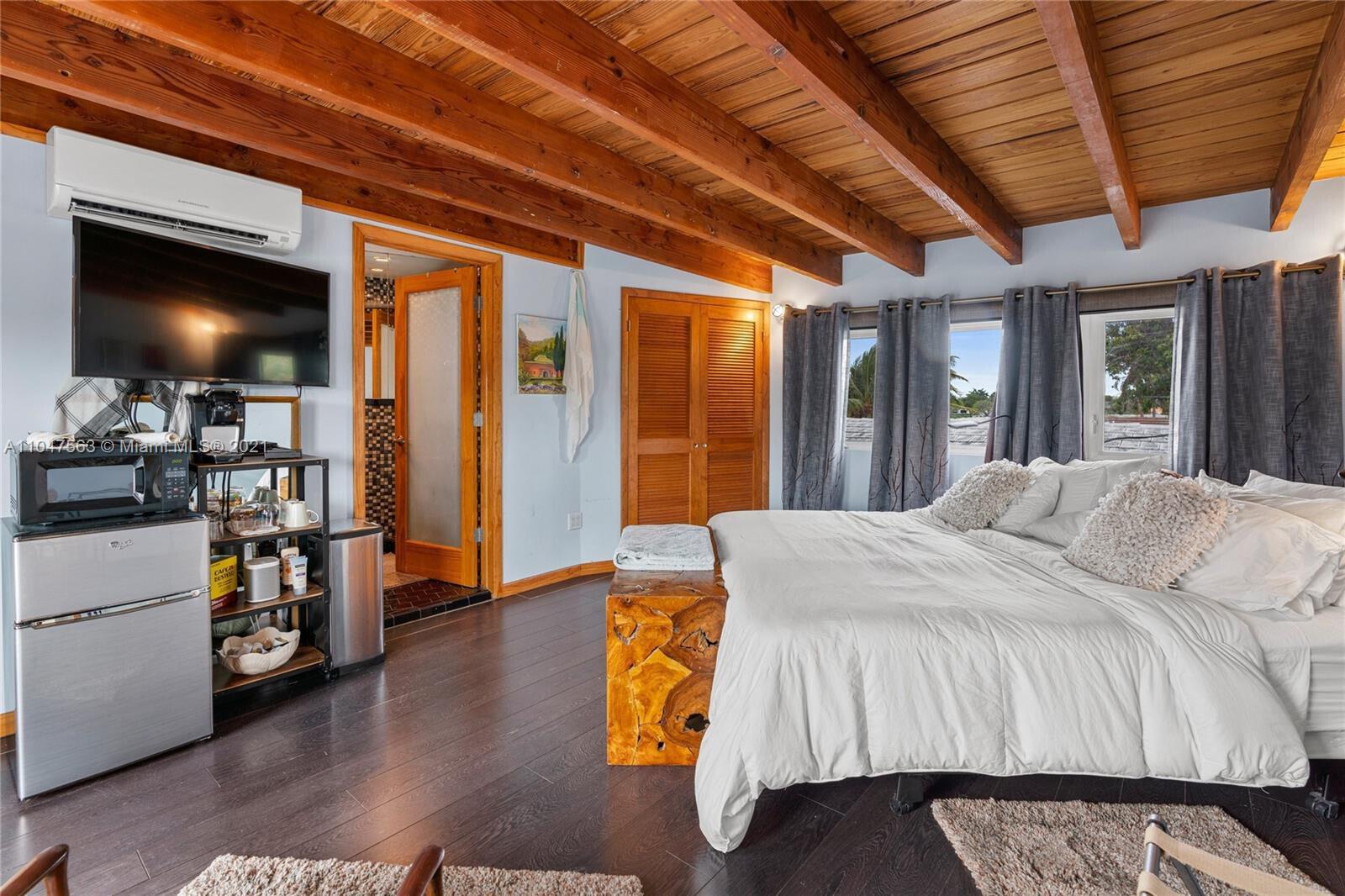 CORAL POINT - Commercial Sale