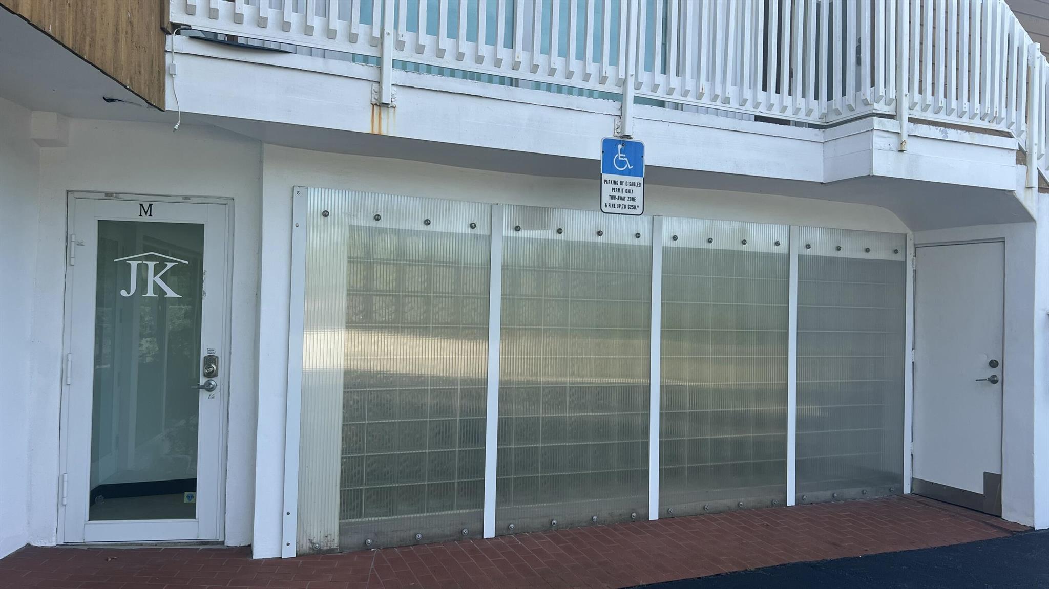 CORAL POINT - Commercial Sale