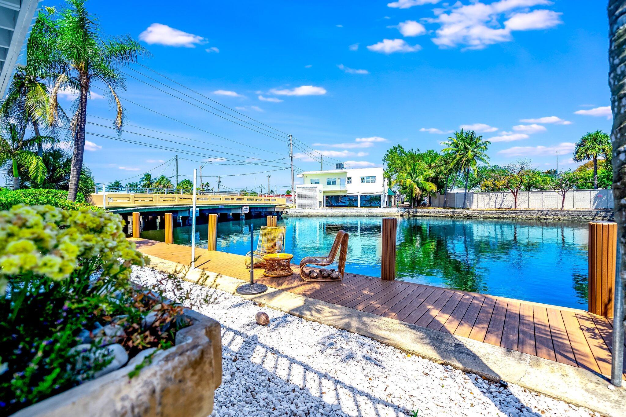 CORAL POINT - Commercial Sale