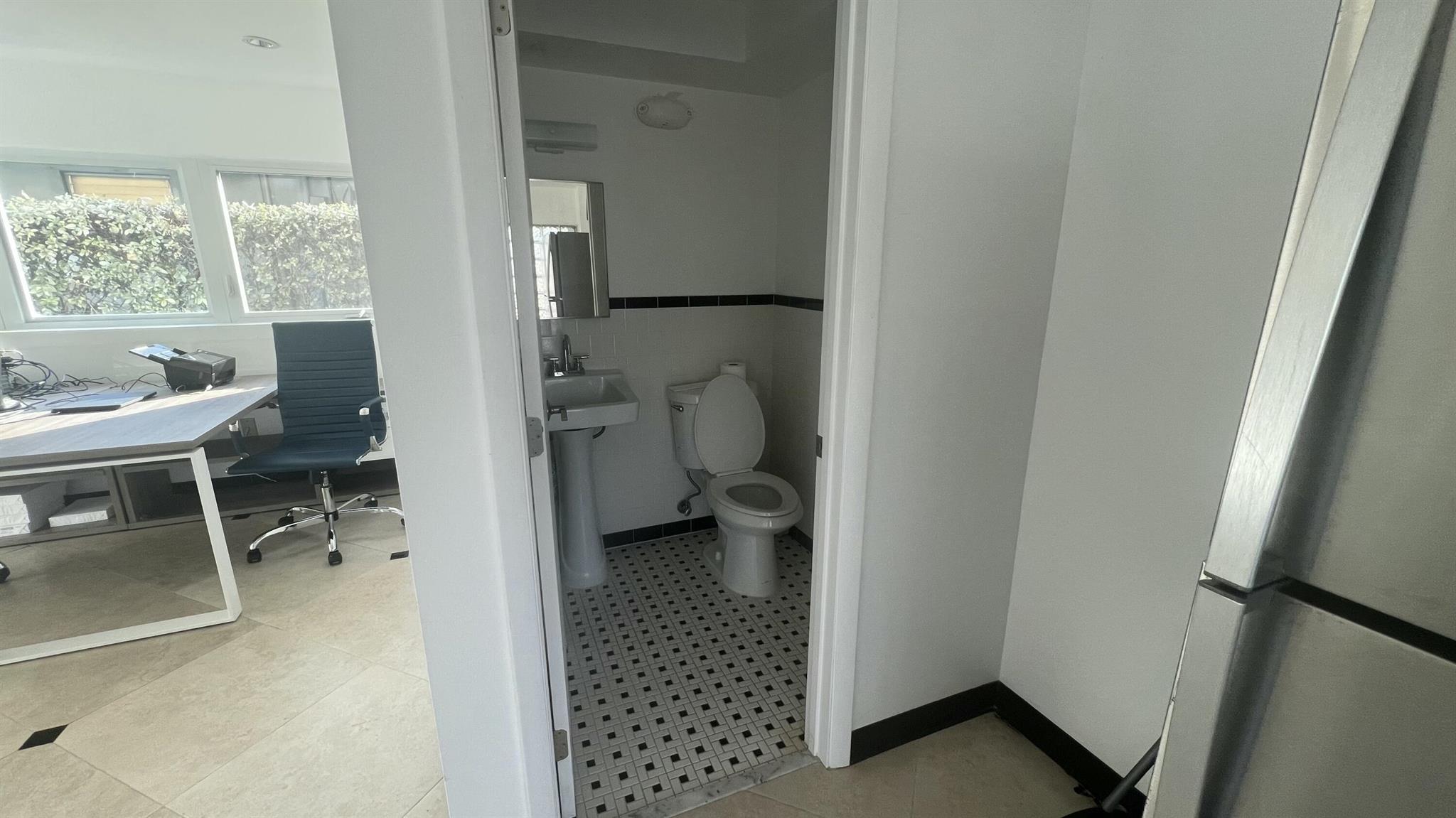 CORAL POINT - Commercial Sale