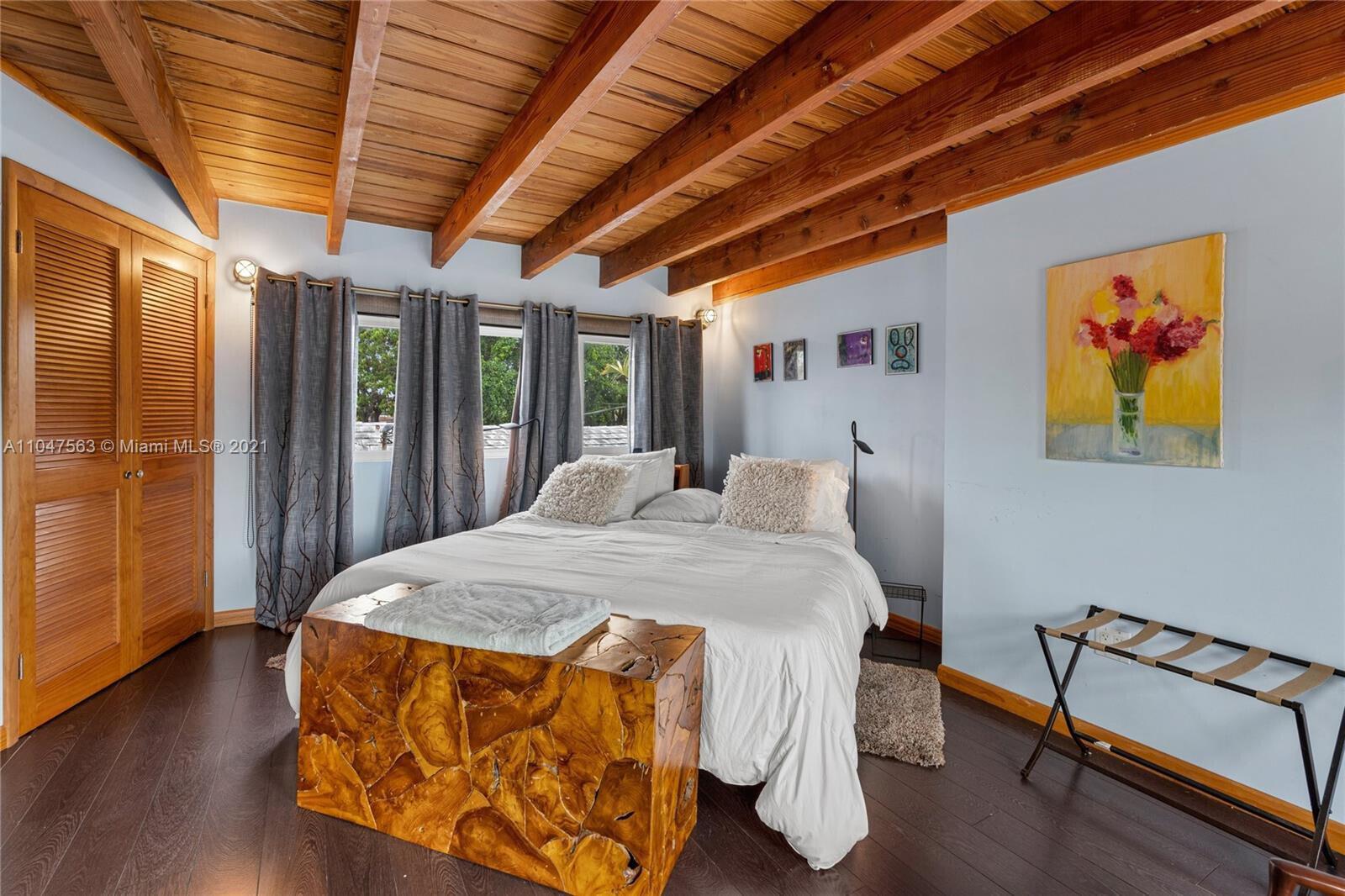 CORAL POINT - Commercial Sale