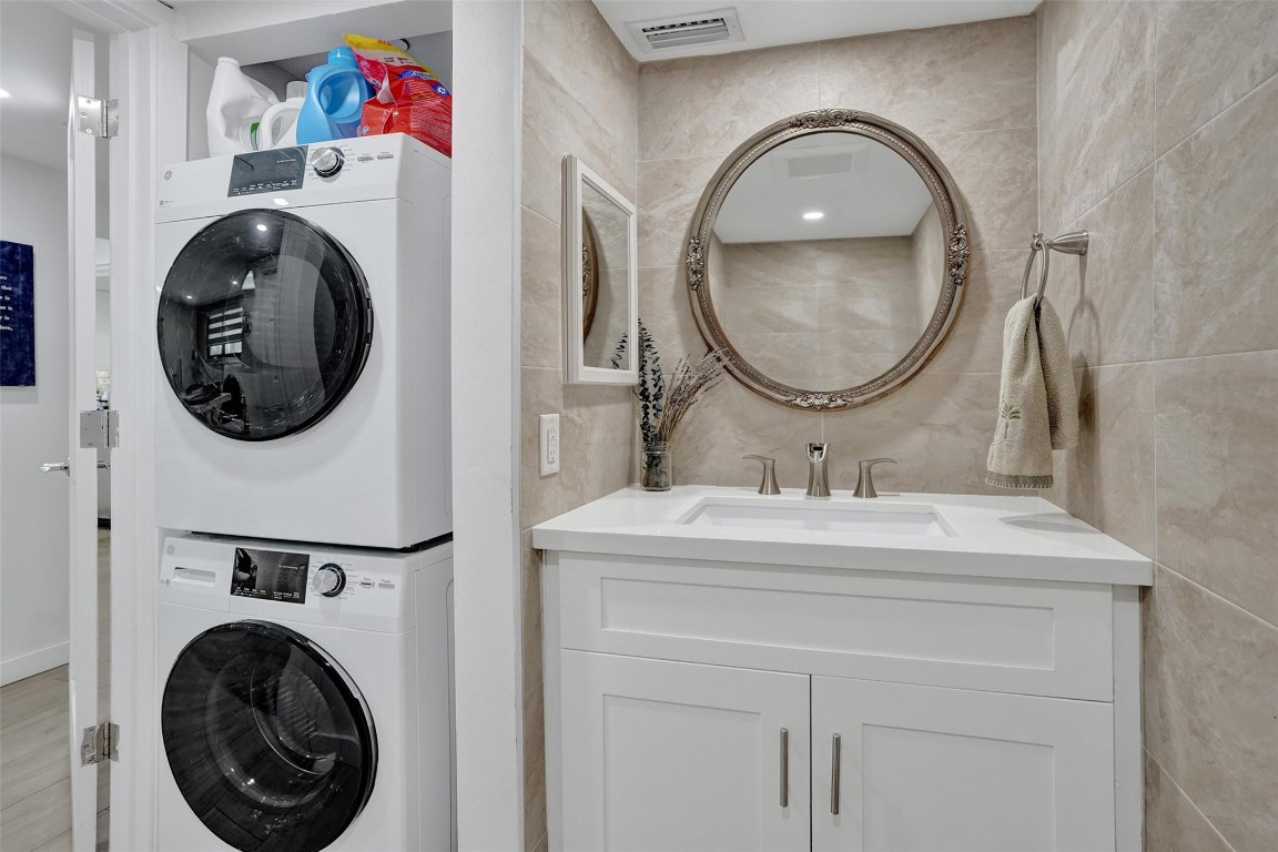 Island Point Condominium - Residential