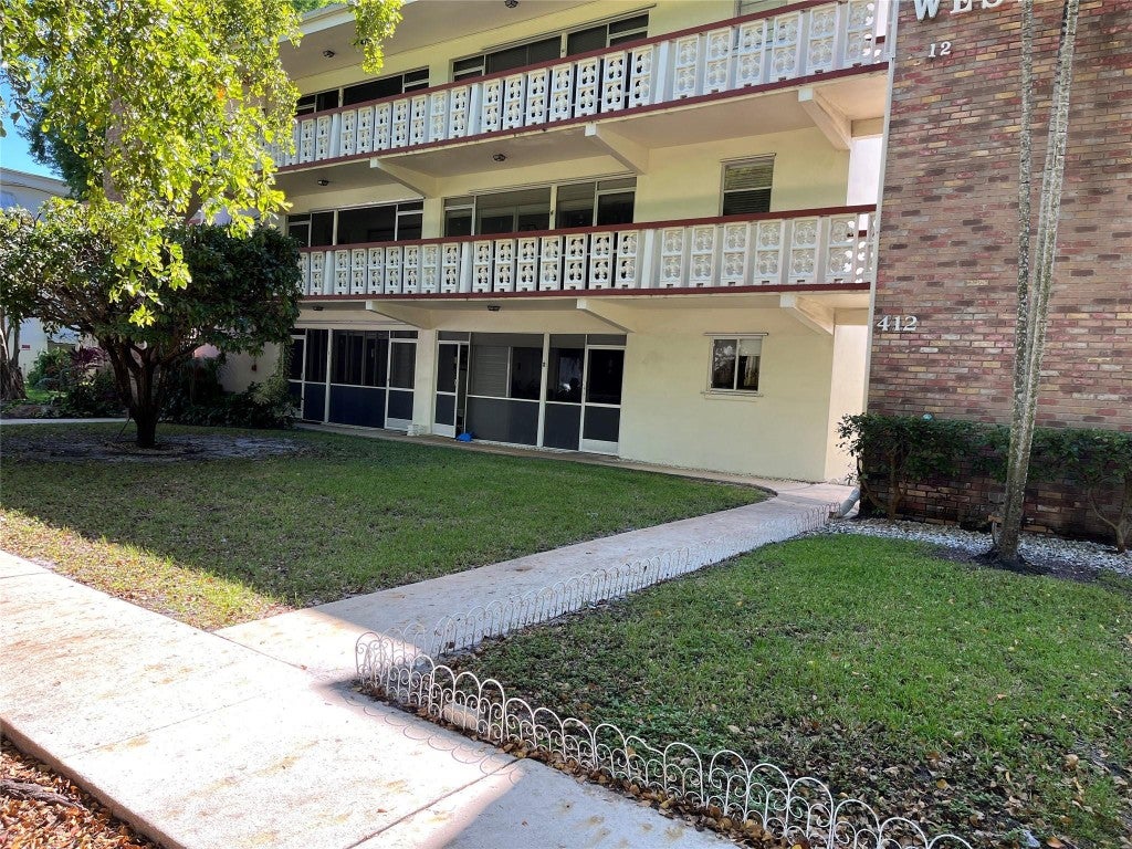 412 S Luna Court 2, Hollywood FL 33021