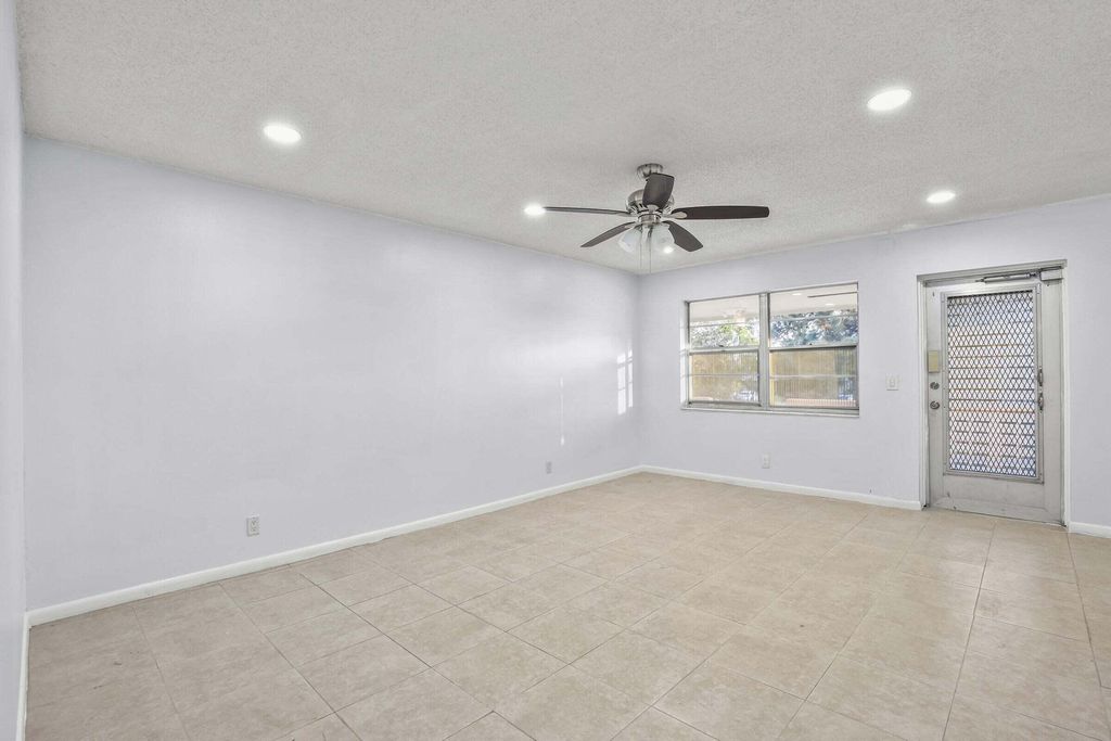 Photo of 63 Hastings D, West Palm Beach, FL 33417 (MLS # R11160159)