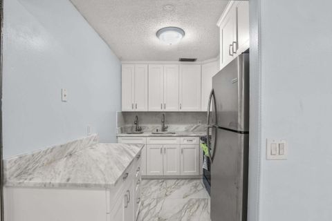 Photo of 63 Hastings D, West Palm Beach, FL 33417 (MLS # R11160159)