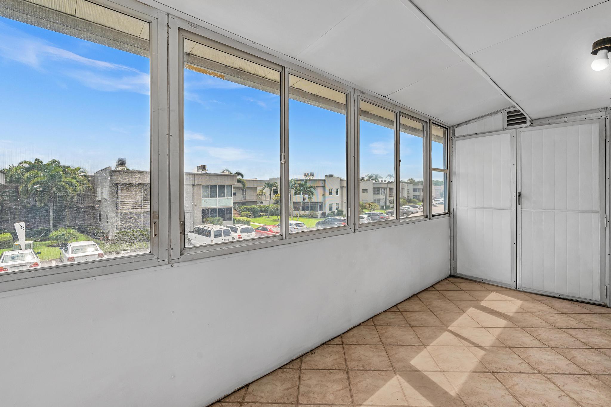 KINGS POINT FLANDERS COND - Residential