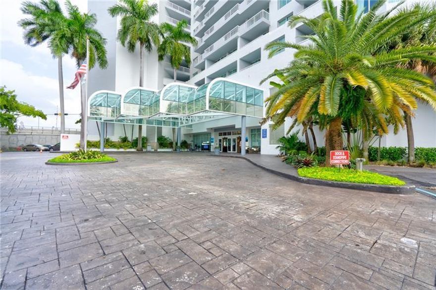 Great condo hotel unit in the heart of Fort Lauderdale. Located in a high floor for better view and quiet enjoyment. Modern furniture and elegant décor. Full kitchen including dishwasher; also unique is the owner storage closet. All furniture, appliances, etc, are included in the price. Recently updated with new carpet, linens, mattresses, pillows, silverware, fridge, shower head. Right on the Intracoastal, Water Taxi stop at the building marina. Walking distance to Galleria Mall, restaurants, and the beach! Generate by enrolling in the hotel program or doing it yourself. Currently part of the hotel rental program, but the new owner has the flexibility to opt out with just a 30-day notice after closing and manage their own rentals.