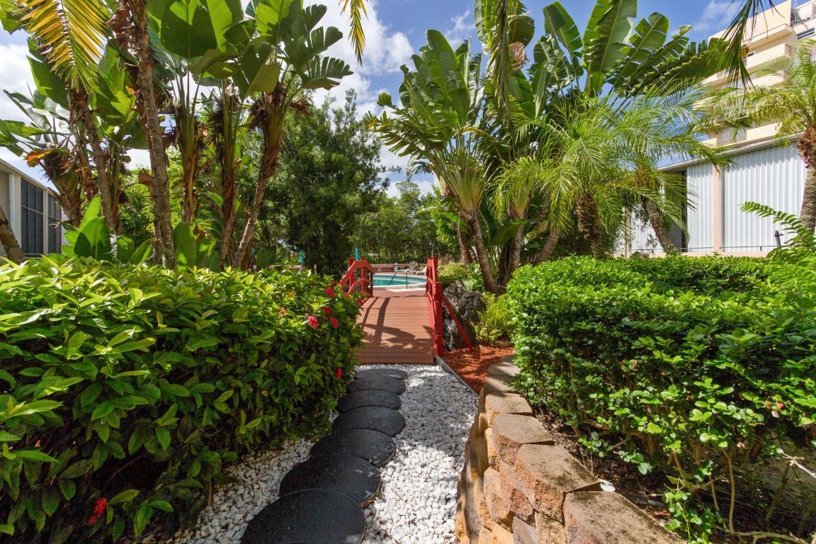 MAYFAIR HOUSE CONDO - Residential