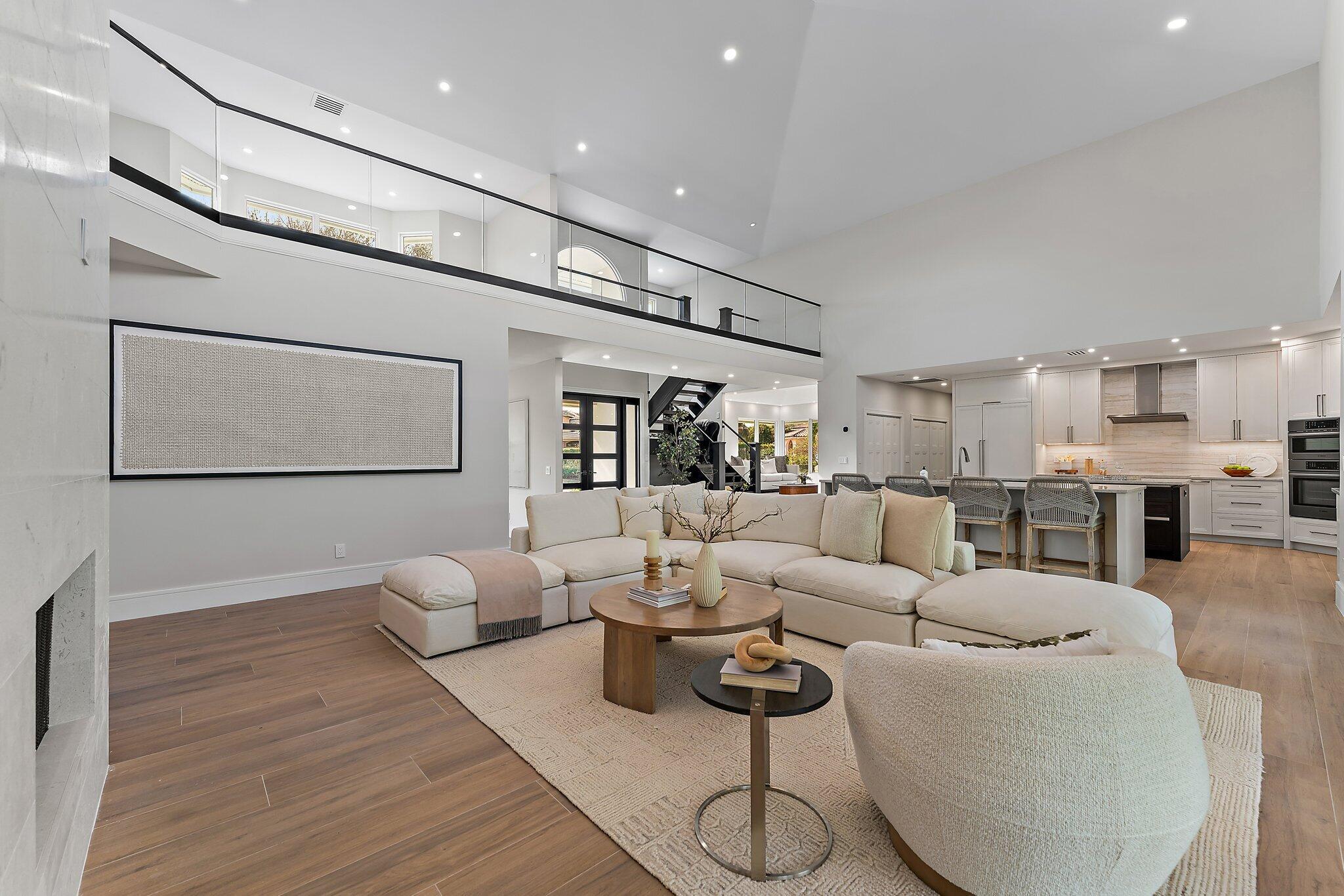 ROLLING HILLS - Residential