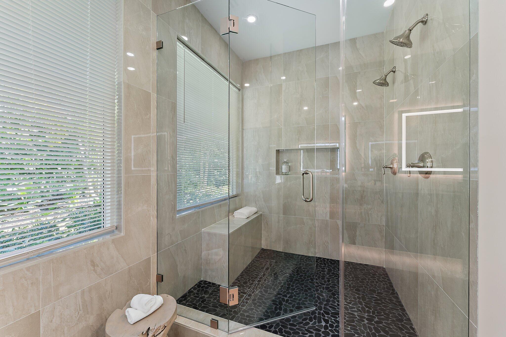 ROLLING HILLS - Residential