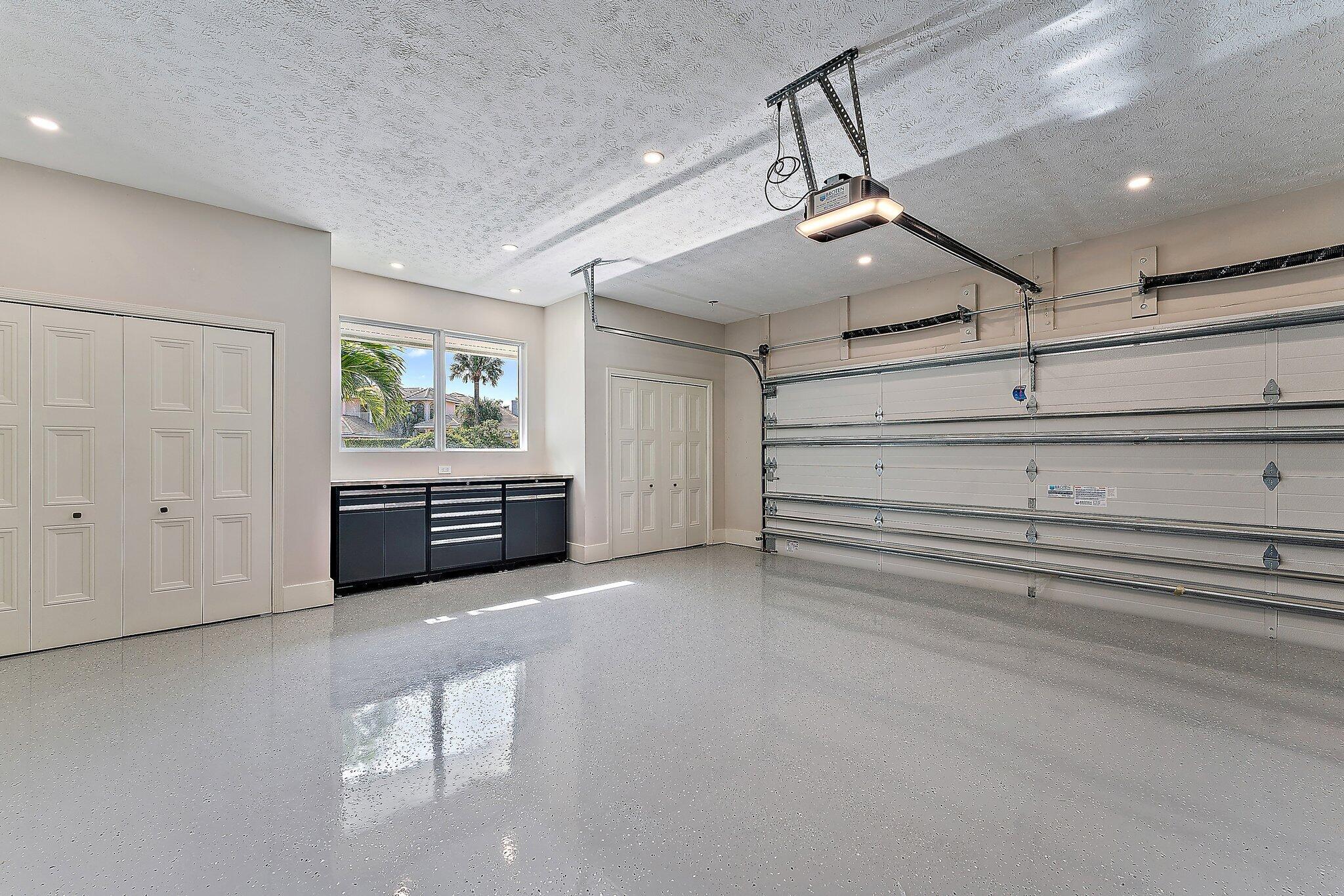 ROLLING HILLS - Residential