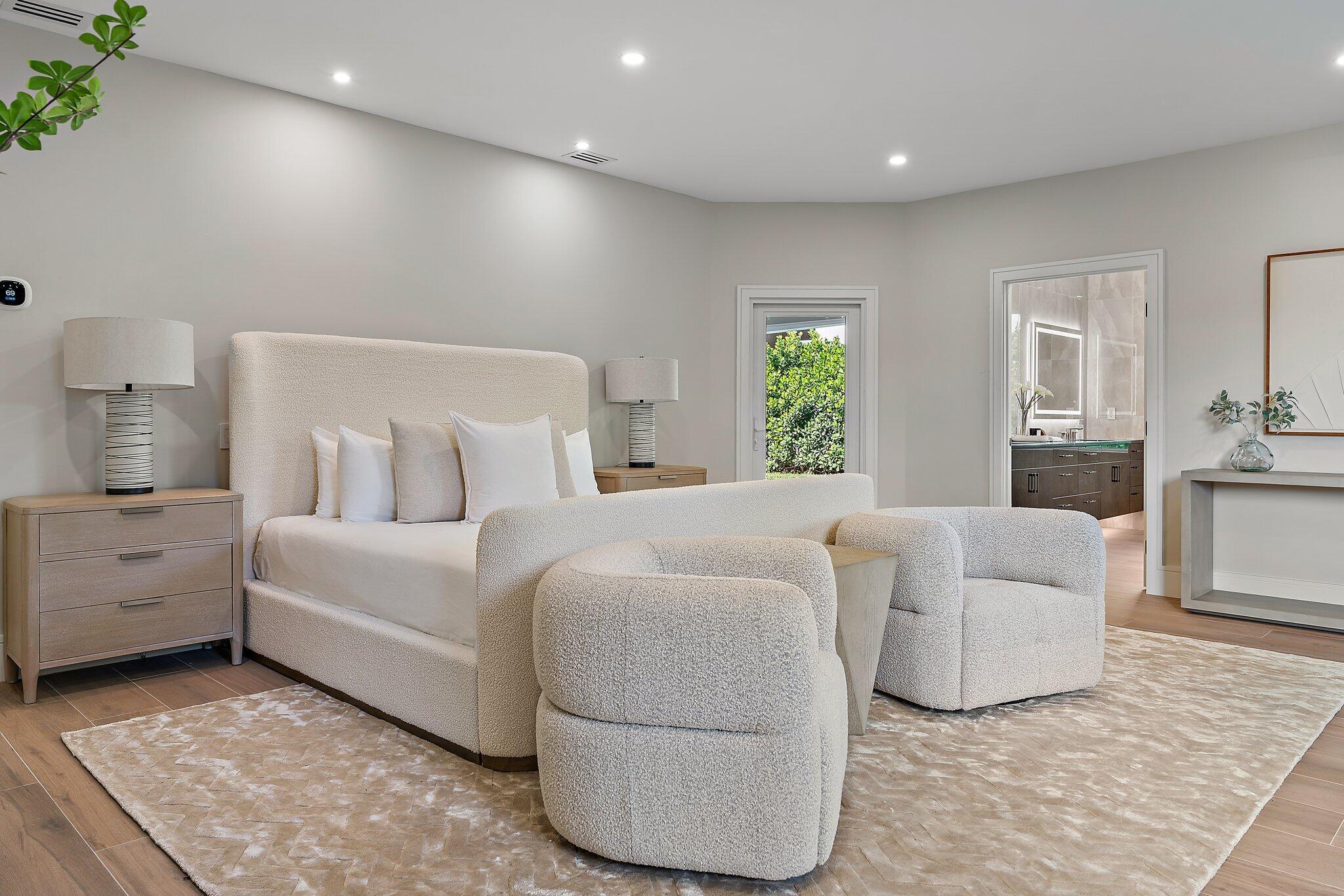 ROLLING HILLS - Residential