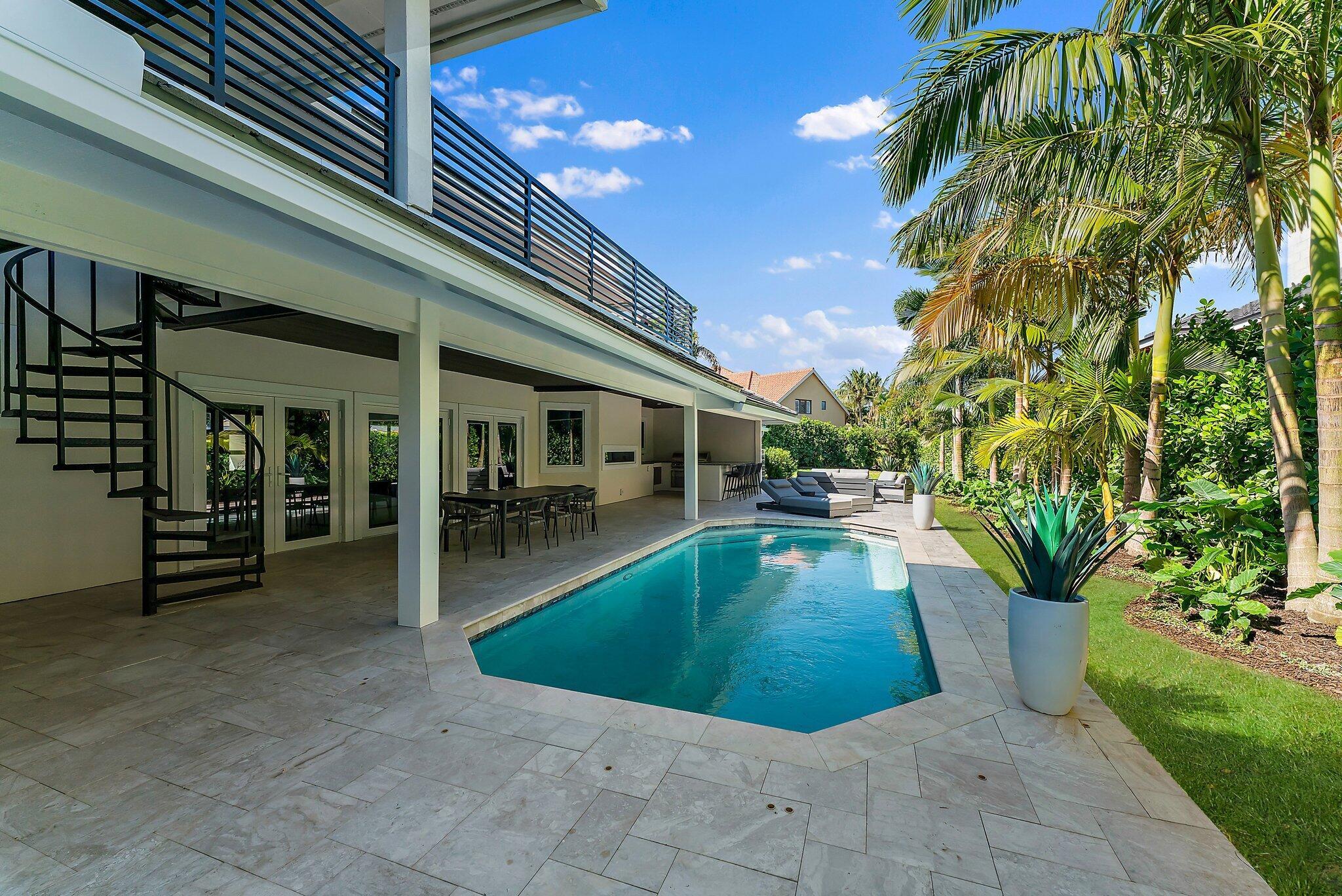 ROLLING HILLS - Residential