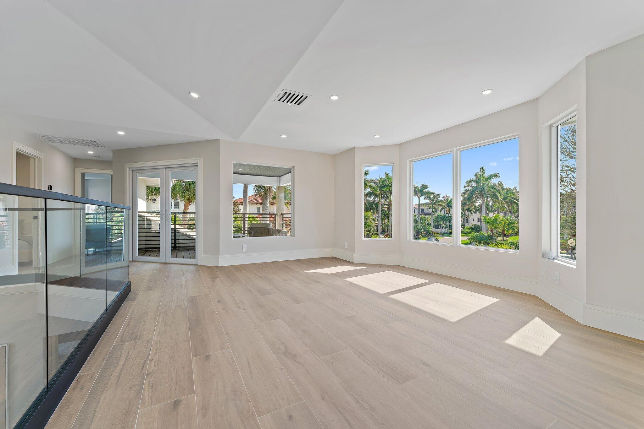 ROLLING HILLS - Residential