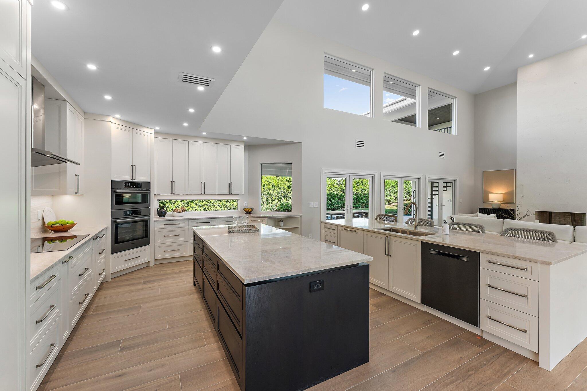 ROLLING HILLS - Residential