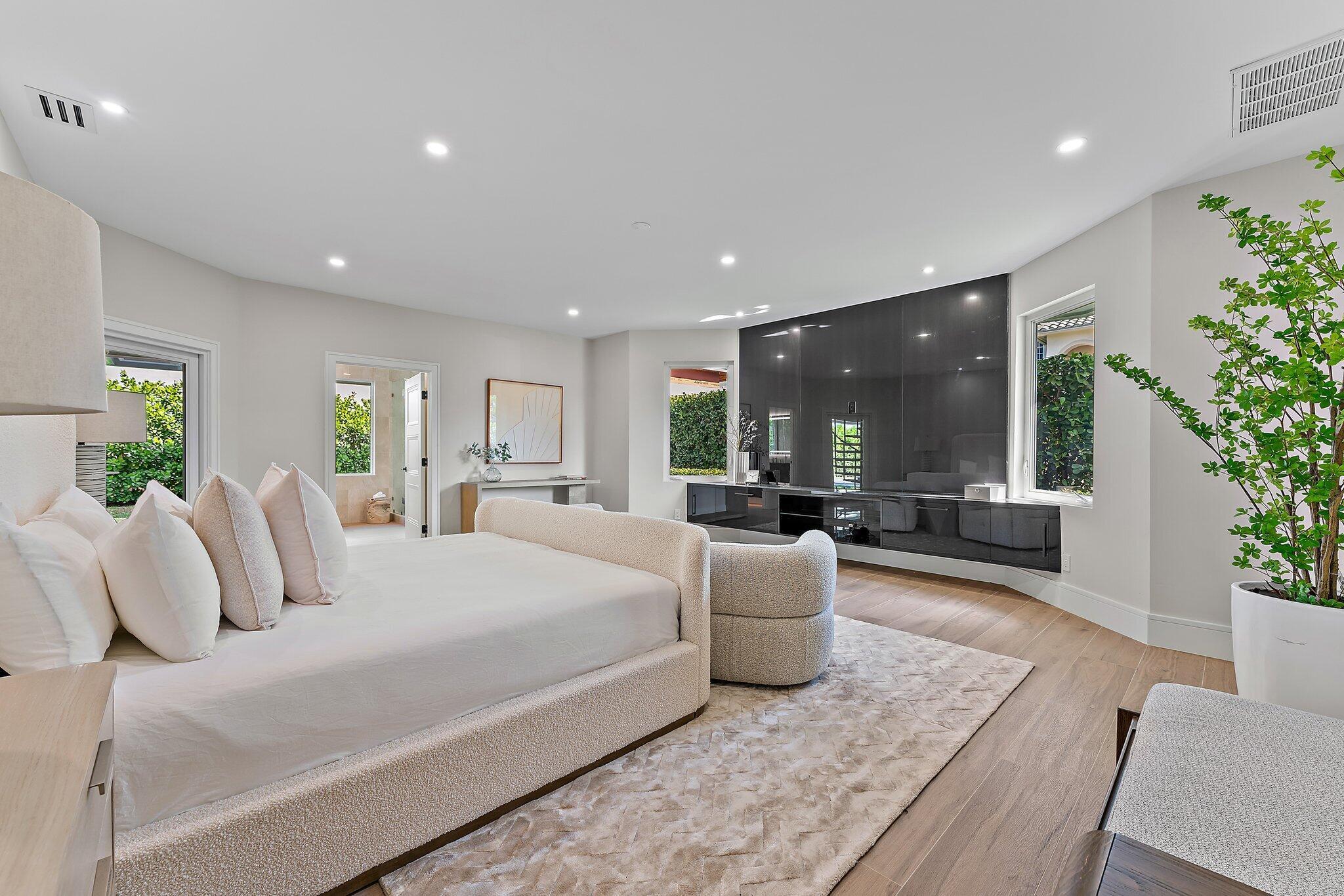 ROLLING HILLS - Residential